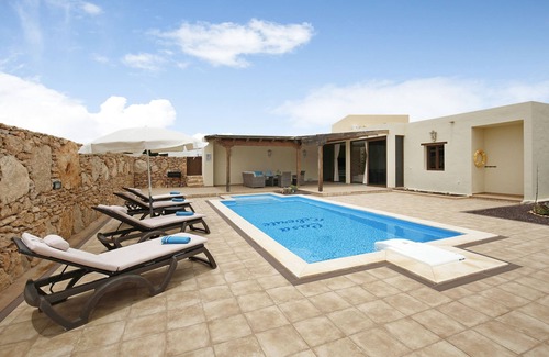Tuineje Villa | Villa 'Casa Rural Teberite' with Mountain Views, Pool, Wi-Fi and Garden