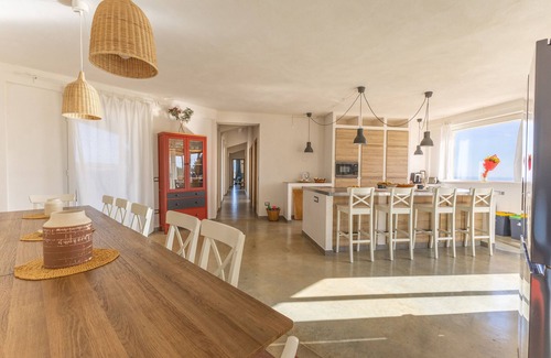 Scicli Villa | Villa 'Casale Degli Ulivi Con Piscina' with Mountain View, Wi-Fi and Air Conditioning