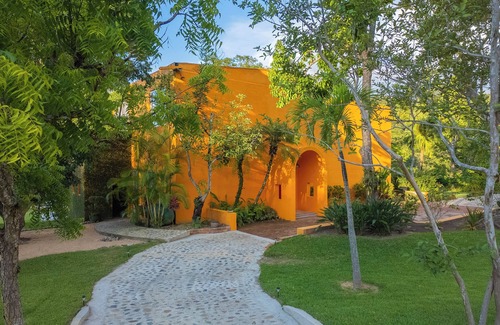 South Shore Hotel Area Villa | Villa Cascada Luxury Riverfront Retreat, Villa Cascada Riverfront Pickleball Resort