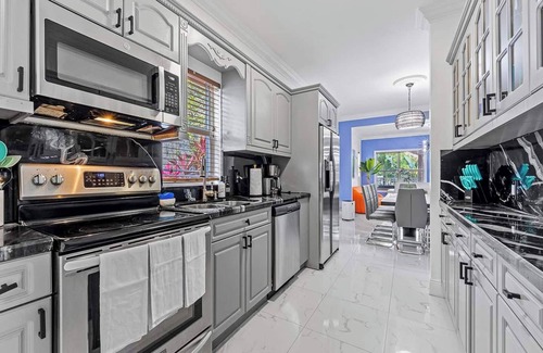 East Little Havana Villa | Villa Ciao Bella | Sleeps 25 | Pool + Hot Tub