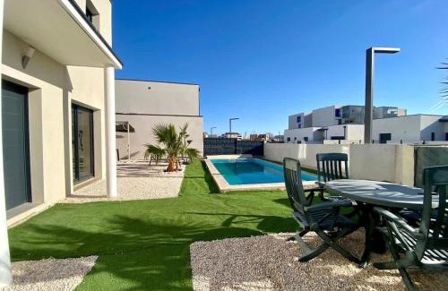 Serignan Villa | Villa climatisée pour 8 personnes avec piscine privée