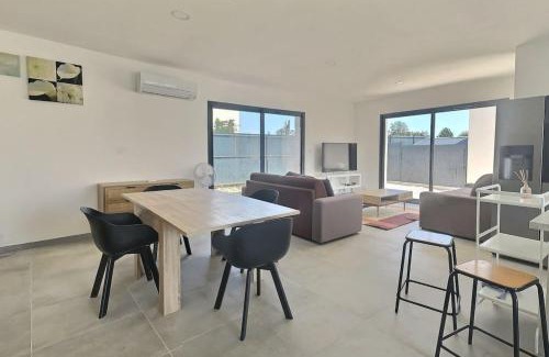 Serignan Villa | Villa climatisée pour 8 personnes avec piscine privée