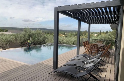 Castillon-du-Gard Villa | Villa Contemporaine en Provence, vue Exceptionnelle sur le Pont du Gard