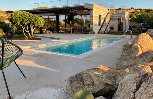 Gurgazu Villa | Villa Contemporaine, vue sur la Baie de Santamanza