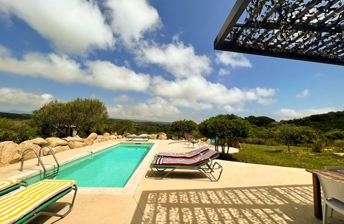 Gurgazu Villa | Villa Contemporaine, vue sur la Baie de Santamanza