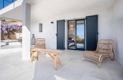 Lumio Villa | Villa Contemporaine, vue mer et Piscine, Idéale Pour Famille Nombreuse