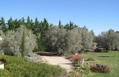 Serignan-du-Comtat House | villa, countryside, quiet, spacious (8 persons), secure swimming pool.