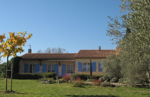 Serignan-du-Comtat House | villa, countryside, quiet, spacious (8 persons), secure swimming pool.