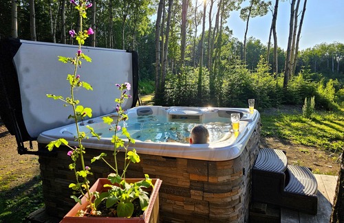 Saint-Simon Ski Chalet | Villa du Cerf – Private Spa, Indoor & Outdoor Fireplace, and Access to the River