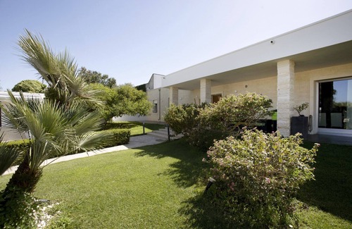Leverano House | Villa Dalesco | Luna b&b in villa with pool