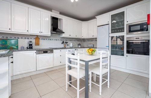 Lagoa e Carvoeiro Villa | Villa das Nogeiras 4 bed private pool pet friendly