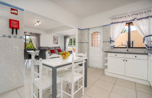 Lagoa e Carvoeiro Villa | Villa das Nogeiras 4 bed private pool pet friendly