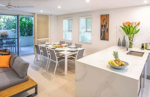 Port Douglas Condo | Villa Del Mar - Beachfront Port Douglas