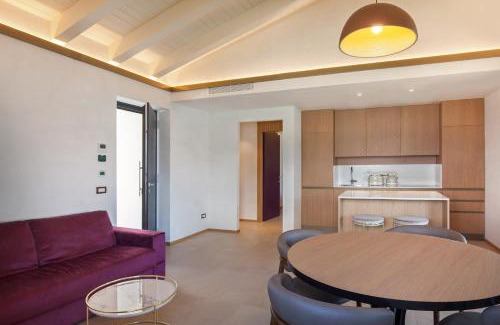 Brenzone sul Garda Apartment | Villa Divina22- APT Icona con piscina e vista lago