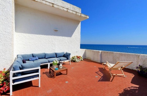 Santa Marinella Villa | Villa Emma - Beautiful villa overlooking the sea and a short walk from the beach