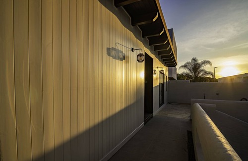 Los Gallos-Cerromolino Villa | Villa Moderna Diseño de Madera en la Playa