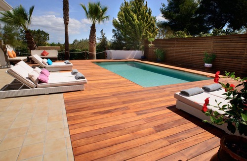 San Antonio Bay Villa | Villa just steps away to San Antonio bay and the beach