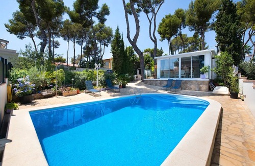Castelldefels House | Villa 'Ethel' with Mountain View, Wi-Fi and Air Conditioning