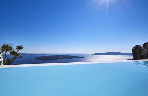 Firostefani Villa | Villa Etheras, heated private pool, 2 bedrooms, amazing views of the caldera