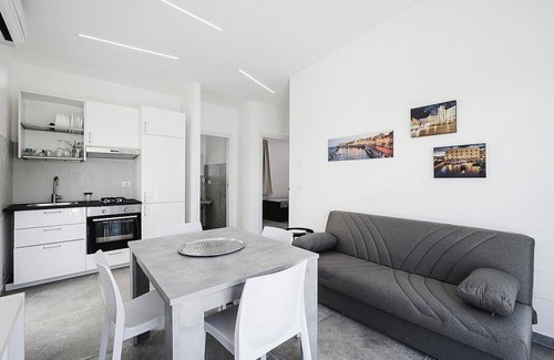 Syracuse Villa | Villa Fanny: A bright one-story villa surrounded by the greenery, with Free WI-FI.