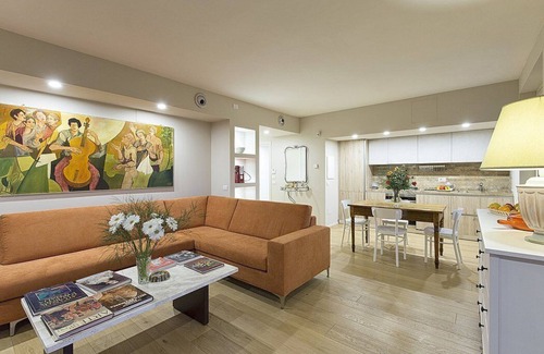 Foiano della Chiana House | Villa Fara A: An elegant and welcoming apartment that is part of a villa surrounded by olive groves, with Free WI-FI.
