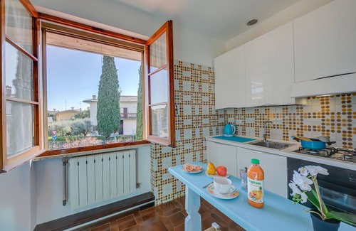 Colombare Apartment | Villa Fiorita - Apt 3 - Ortensia, Sirmione, Italy