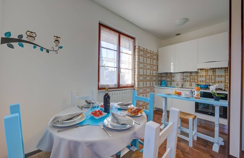 Colombare Apartment | Villa Fiorita - Apt 3 - Ortensia, Sirmione, Italy