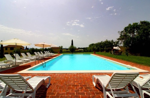 Cortona Villa | Villa for 16 people divided into several apartments, with large garden, private panoramic pool and a