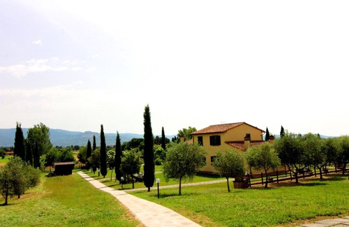 Cortona Villa | Villa for 16 people divided into several apartments, with large garden, private panoramic pool and a