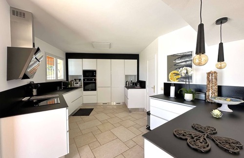 La Londe-les-Maures House | Villa for 8 people with pool and sea view