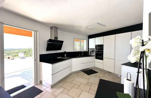 La Londe-les-Maures House | Villa for 8 people with pool and sea view