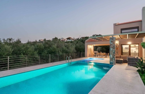 Kefalas Villa | Villa Fos | Private pool, elegance & seaview!
