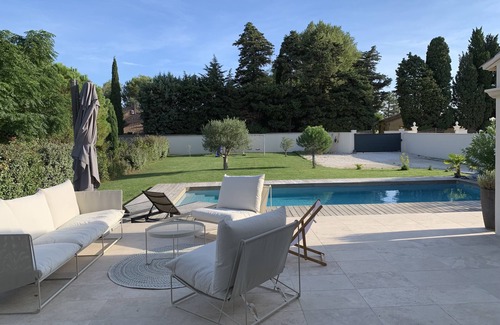 Sainte-Cecile-les-Vignes Villa | 🏡☀️ Villa in Provence Swimming pool sleeps 10