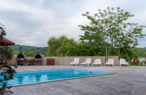 Eselnita Villa | Villa Frans și Căbănuțe