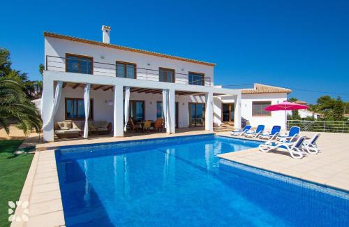 Urbanitzacio la Fustera Villa | Villa Fustera by Abahana Villas