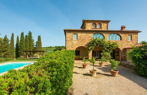 Sinalunga Villa | Villa Gagnoni for 10p with private pool and large garden; airco in all bedrooms.