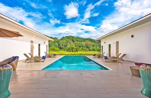 Klong Son Villa | Villa Gold Shore Beachfront with Private Pool, A/C, WiFi, Gym near Restaurant