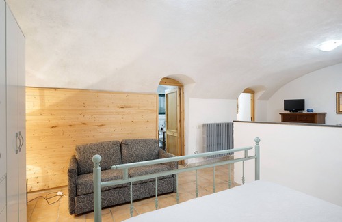 Tramonti House | "Villa Grimaldi 1" in the Heart of the Amalfi Coast with Private Terrace & Garden