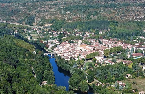 Saint-Antonin Noble Val Villa | Villa in hedged gardens with views. 0.5 kms easy walk bakery, bars, restaurants
