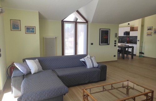 Locate Varesino Apartment | Villa I Sette Pini Splendid modernly furnished penthouse.