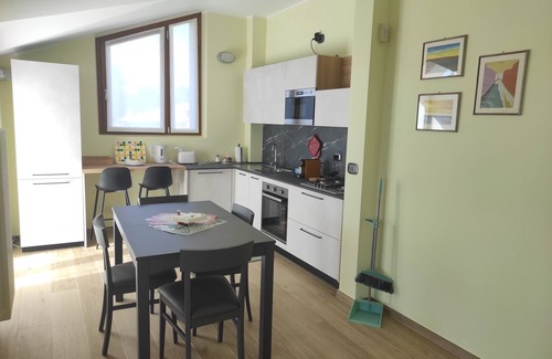 Locate Varesino Apartment | Villa I Sette Pini Splendid modernly furnished penthouse.