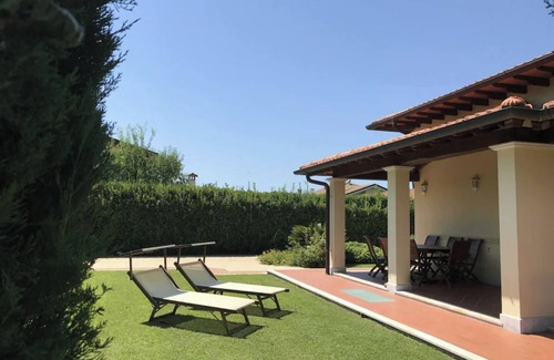 Pietrasanta Villa | Villa Iana - villa with garden located between Pietrasanta & Versilia beaches