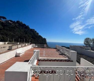 Marina Piccola Apartment | Villa Il Sorriso Capri centro