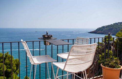 Begur Villa | Villa Illa Roja, a very privat villa with breathtaking views over the Mediteranean