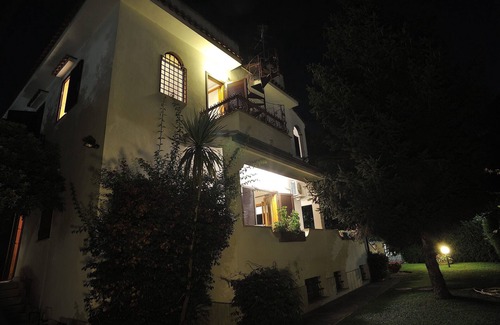 Lavinio Lido di Enea Villa | villa immersa nel verdo