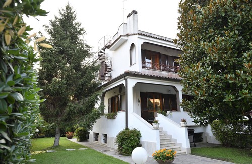 Lavinio Lido di Enea Villa | villa immersa nel verdo