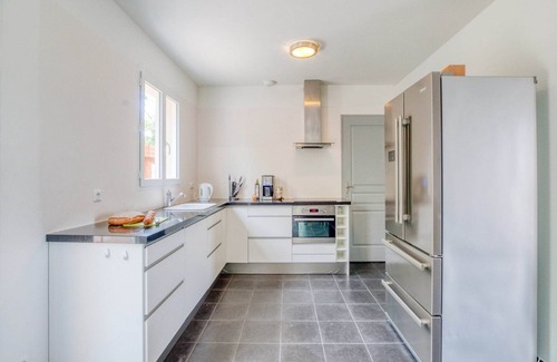 Sainte-Foy-de-Longas Villa | Villa in Aquitaine with Pool & BBQ