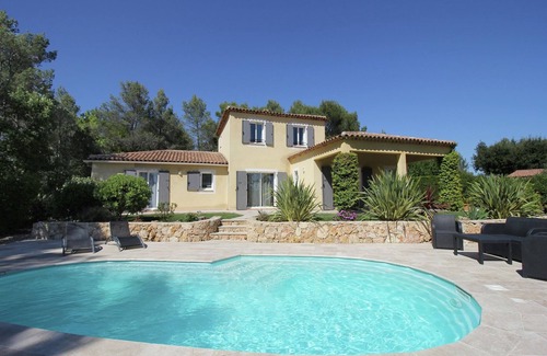 Bagnols-en-Foret Villa | Villa in Bagnols-en-Forêt with Private Pool