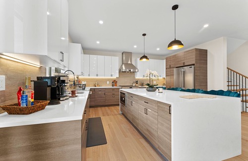 South Side House | Villa in Boston 6BR 5.5 Bath-IGLOO, Arcade, Parking,Game Room,EV