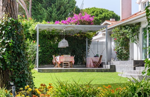 Cascais House | Villa in Cascais with daily housekeeping 4 hours/day. Private pool and garden